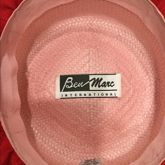 BEN MARC INTERNATIONAL VINTAGE RED FLOWER FEATHER HAT, LIKE NEW - Picture 5 of 8